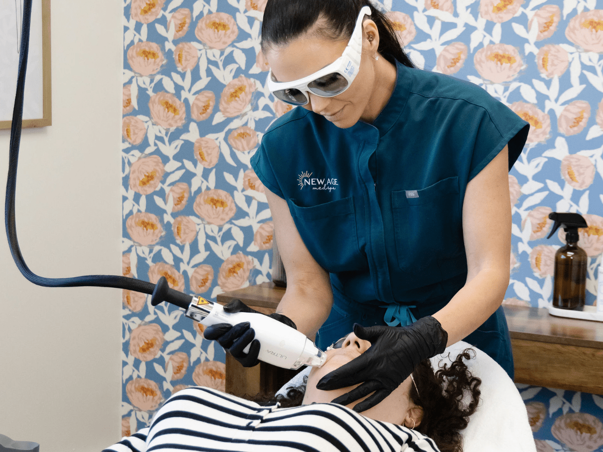 Amy Kondi performing a LaseMD Ultra laser treatment at New Age Medspa